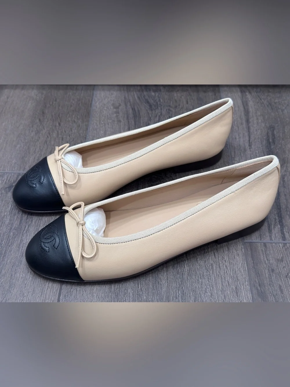 CHANEL CC LOGO BEIGE & BLACK LEATHER BALLET BALLERINA FLATS SHOES Size 40